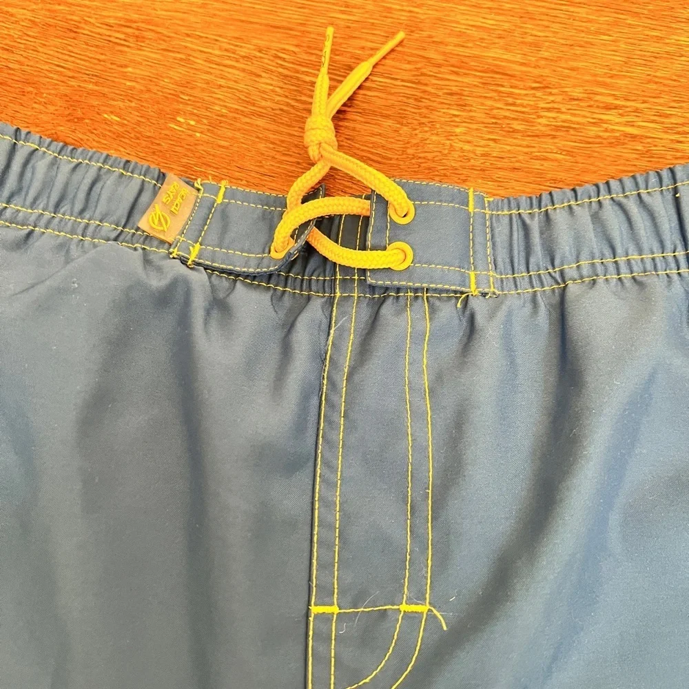 Beach Rays Tropical Swim Trunks – Men’s Large - Picture 2 of 4